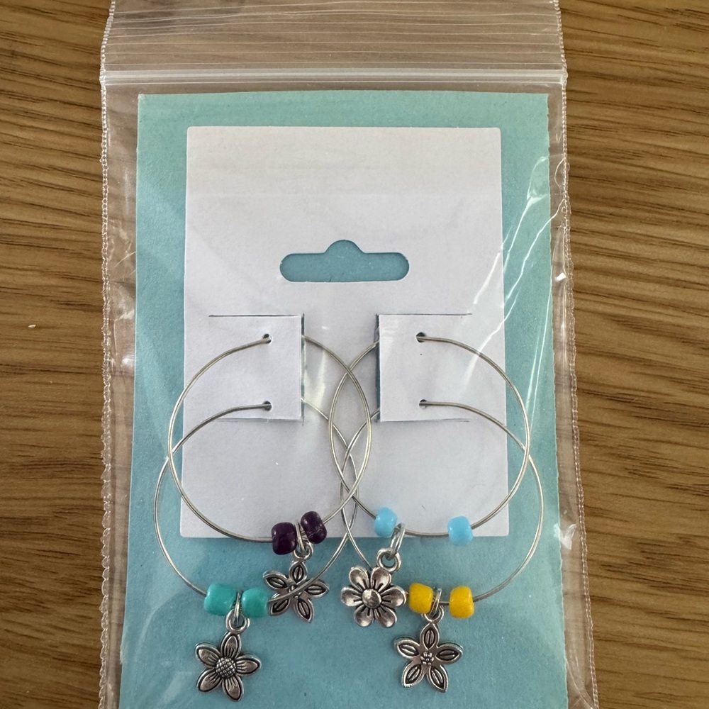Howie Creations Silver Floral Wine Glass Charms with Multicolor Beads - NWOT